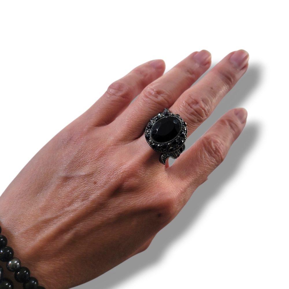 Elegant VTG Silver Tone Chunky Black Stone Statement Ring (SIZE 6)